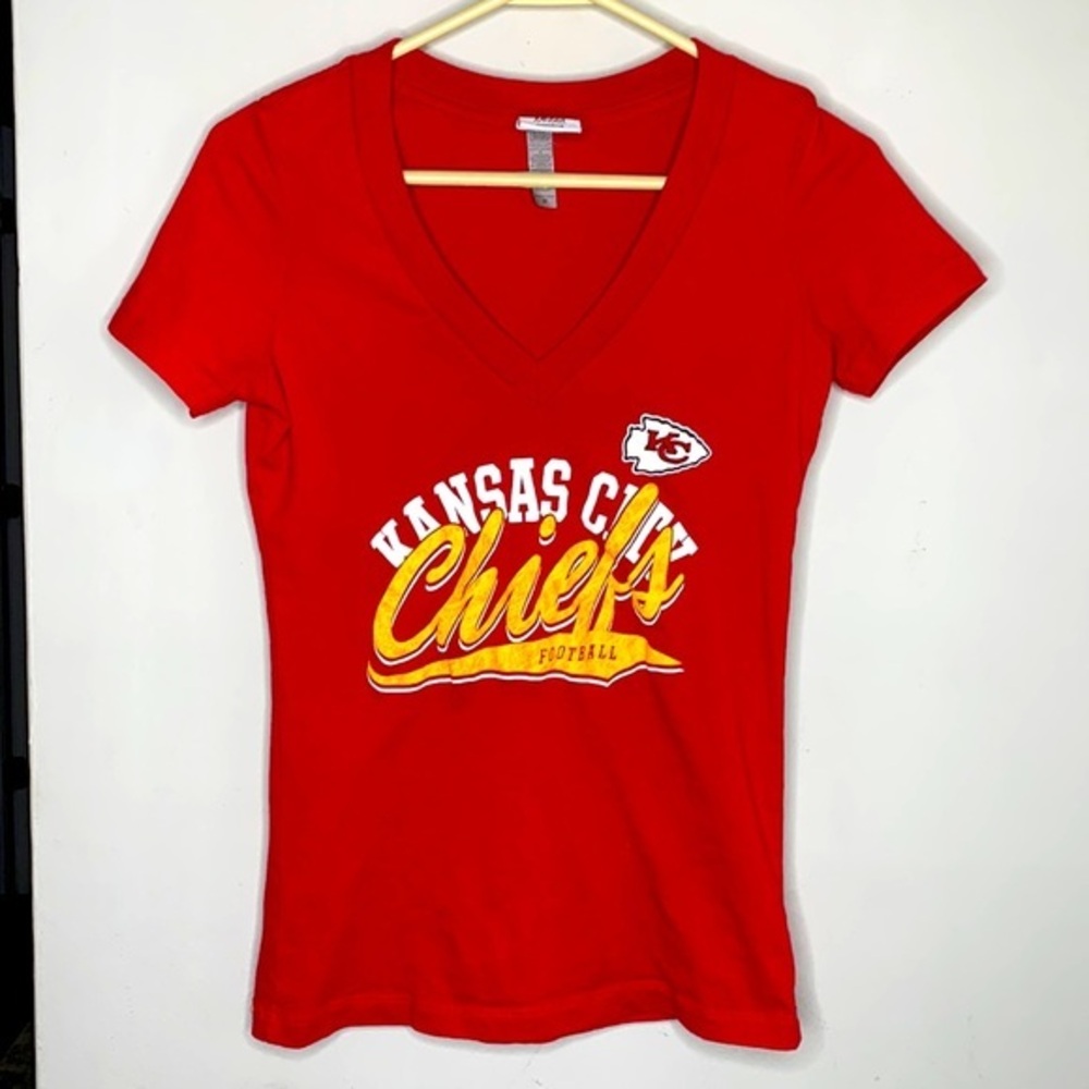 Kansas City KC Chiefs V Neck Short Sleeve Slim Fit Women’s Tee Shirt Medium Red